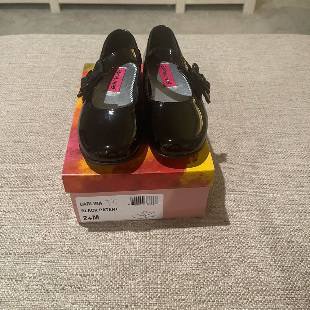 Kids patent leather dress shoe